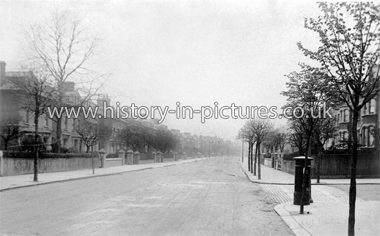 Amhurst Park, Stoke Newington, London. c.1906
